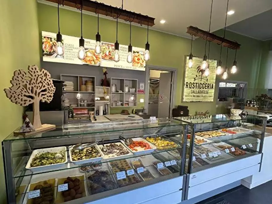 Immagine 2 di Attività commerciale in vendita  a Gallarate