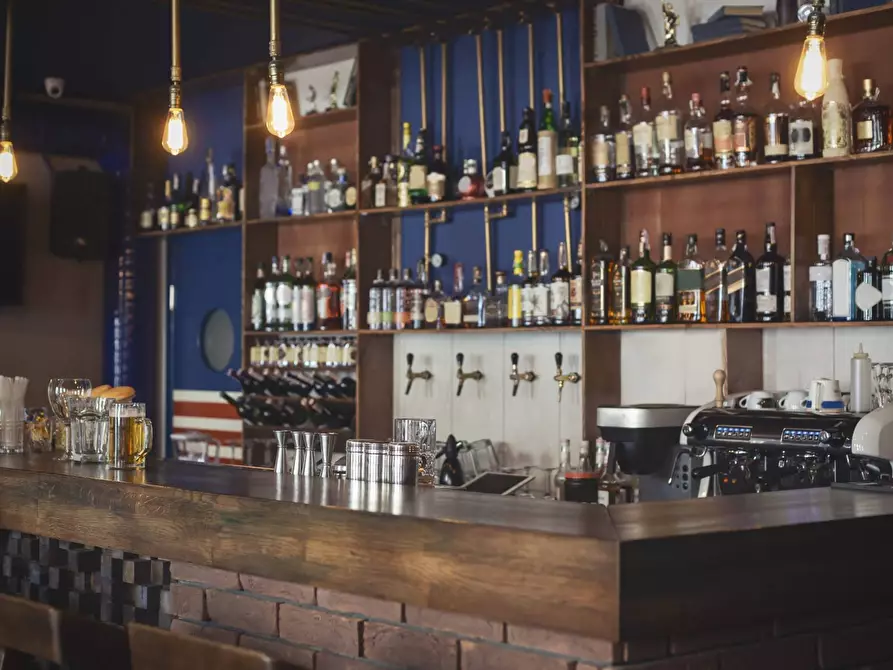 Immagine 2 di Attività commerciale in vendita  a Lainate