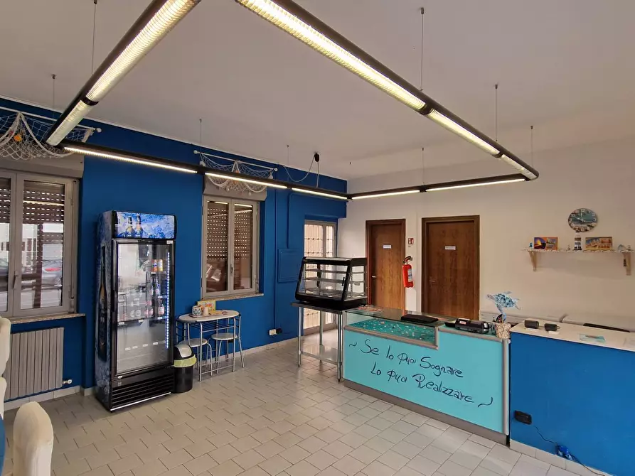 Immagine 1 di Attività commerciale in vendita  a Legnano