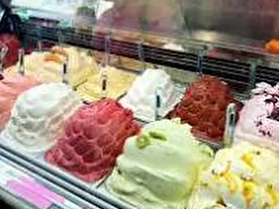 Immagine 1 di Attività commerciale in vendita  a Luino