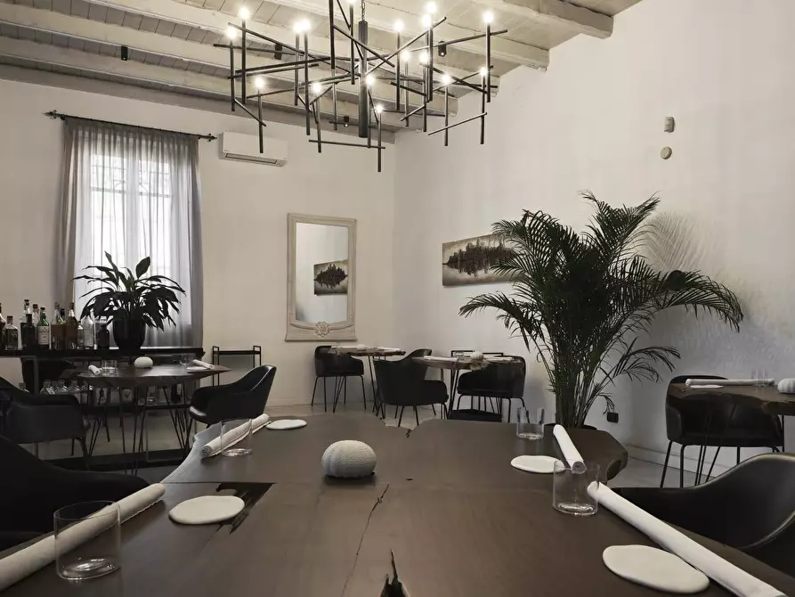 Immagine 1 di Attività commerciale in vendita  a Gallarate