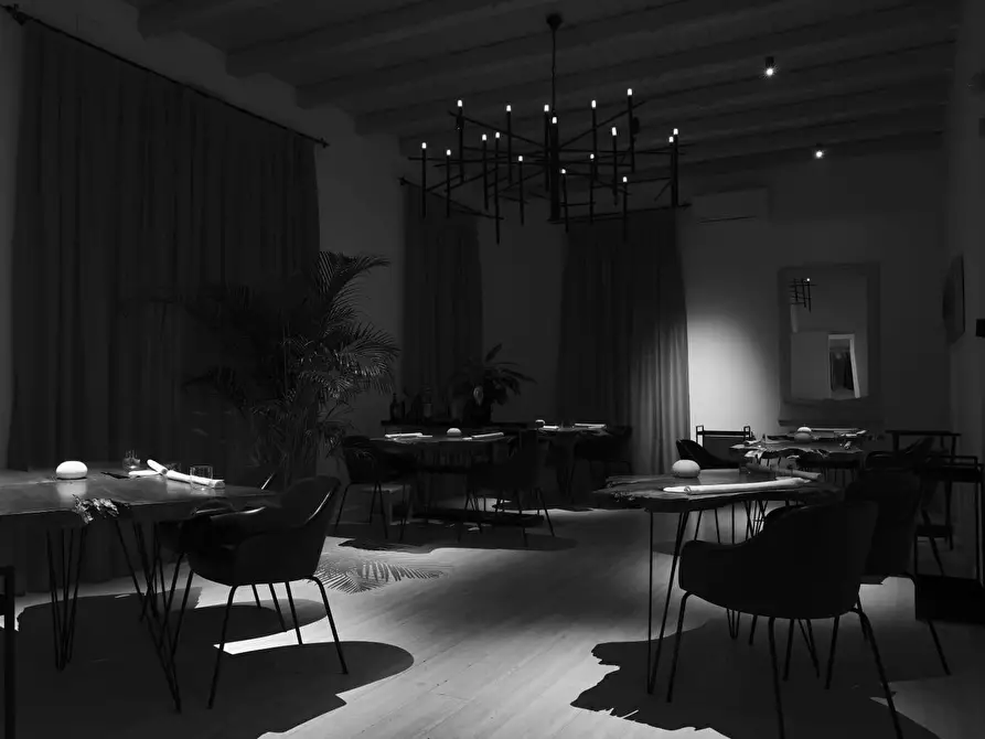 Immagine 2 di Attività commerciale in vendita  a Gallarate