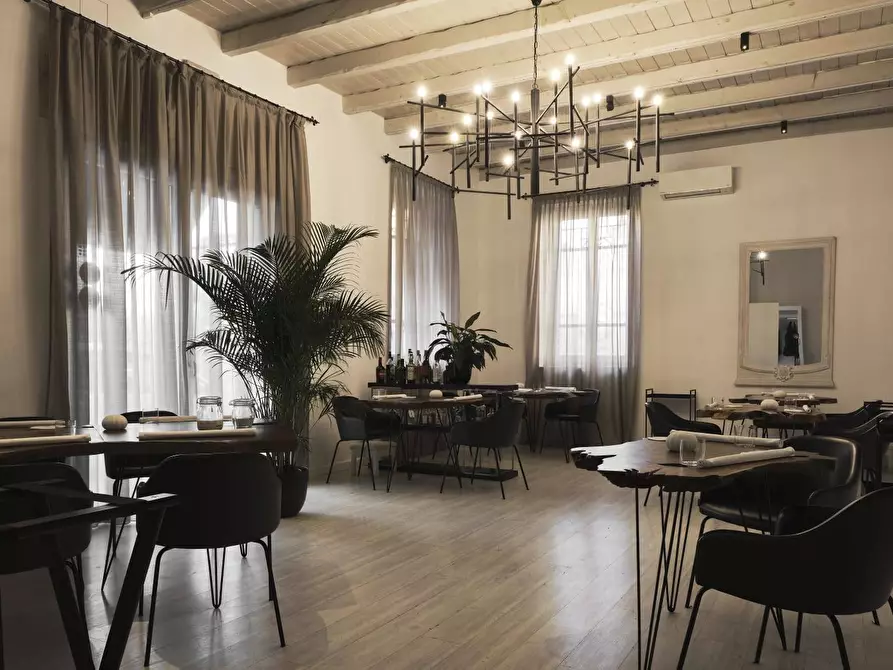 Immagine 3 di Attività commerciale in vendita  a Gallarate