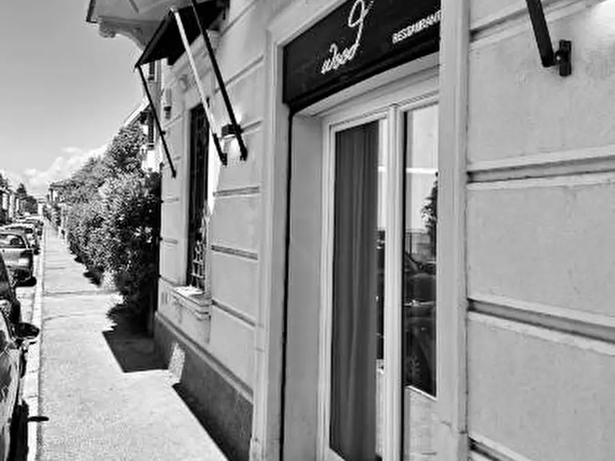 Immagine 5 di Attività commerciale in vendita  a Gallarate