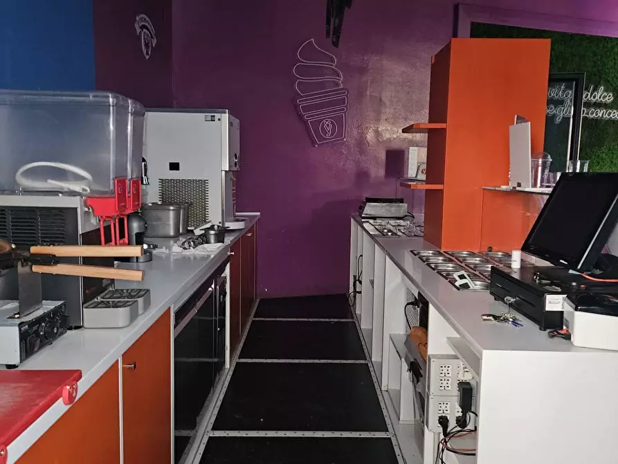 Immagine 2 di Attività commerciale in vendita  a Magenta