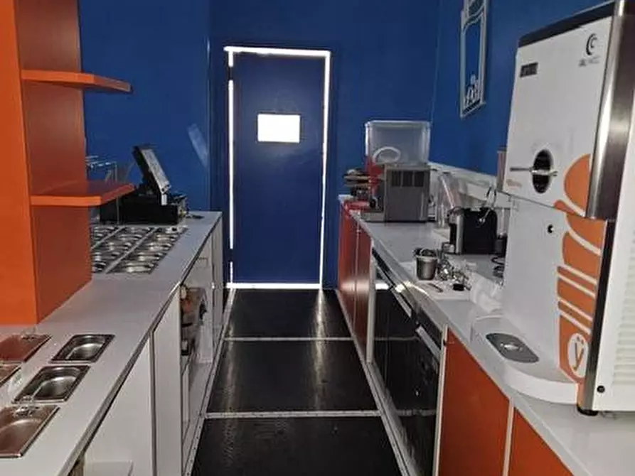 Immagine 5 di Attività commerciale in vendita  a Magenta