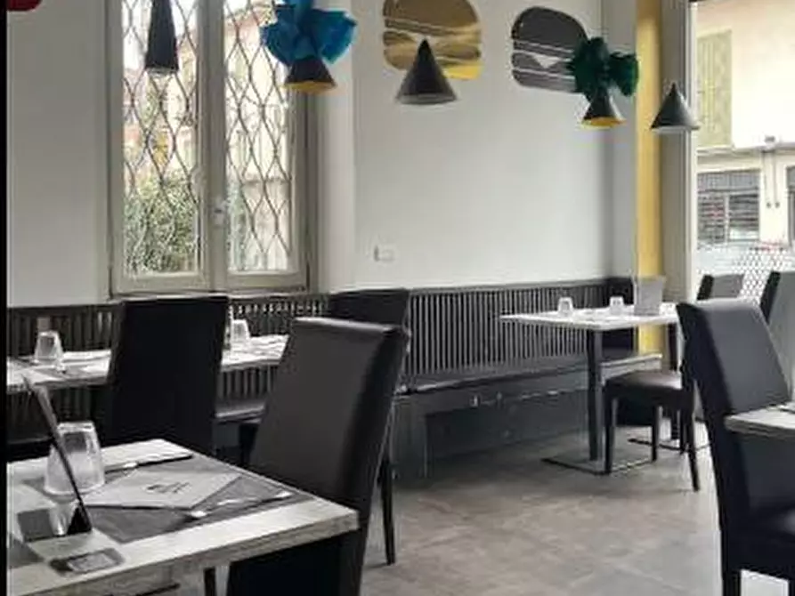 Immagine 1 di Attività commerciale in vendita  a Varese