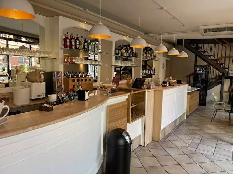 Immagine 1 di Attività commerciale in vendita  a Varese