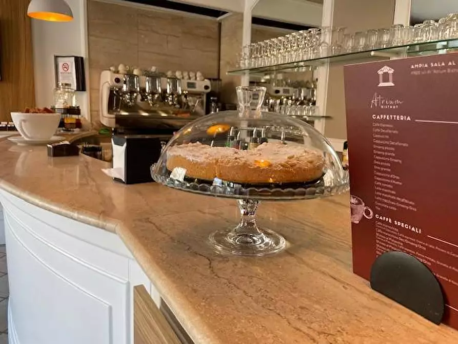 Immagine 2 di Attività commerciale in vendita  a Varese