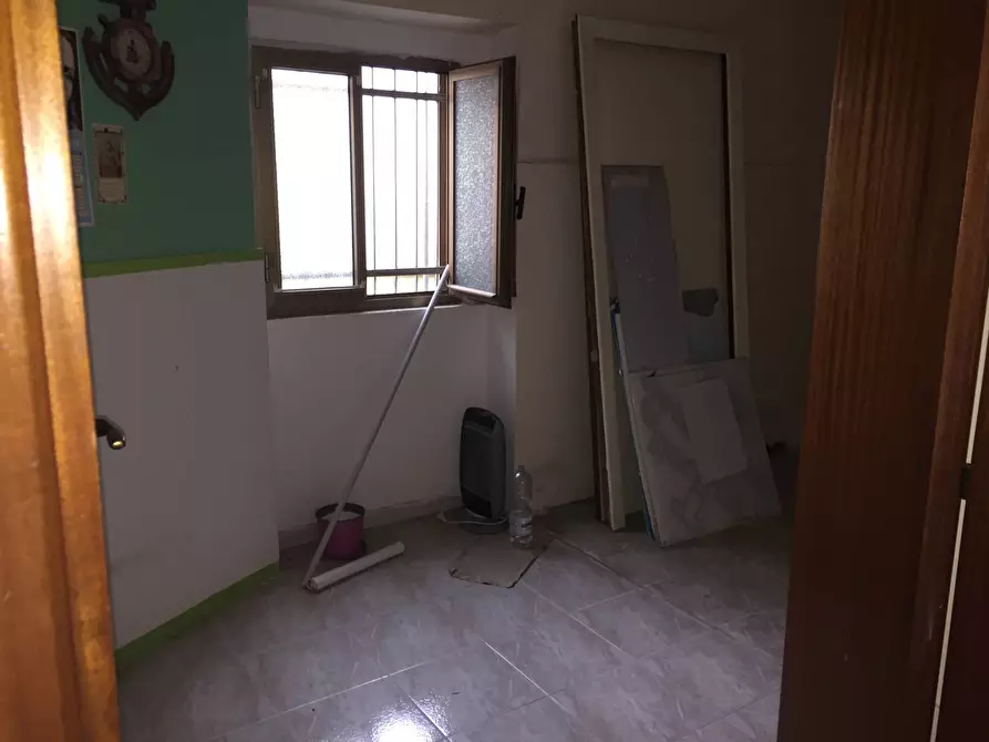 Immagine 4 di Locale commerciale in affitto  in TELESE VIA CRISTOFORO COLOMBO a Castelvenere