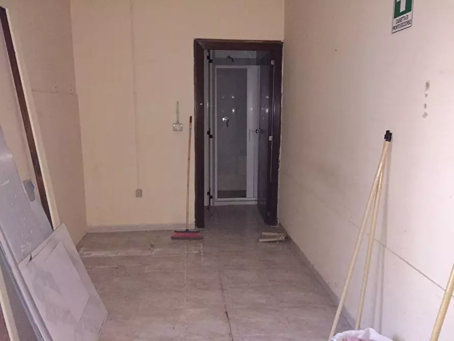 Immagine 5 di Locale commerciale in affitto  in TELESE VIA CRISTOFORO COLOMBO a Castelvenere