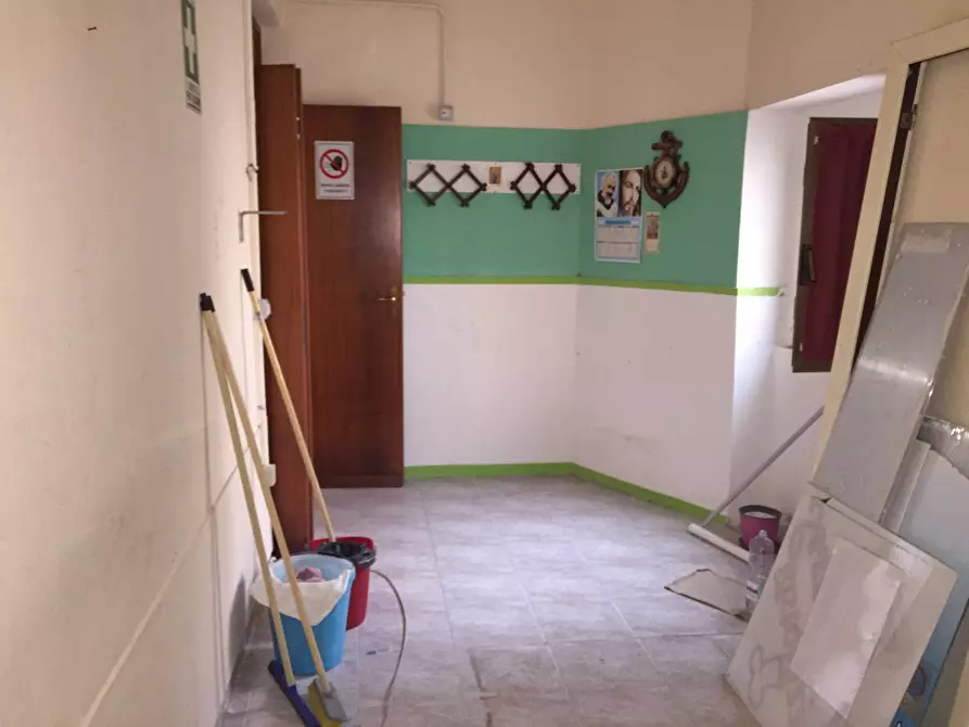 Immagine 6 di Locale commerciale in affitto  in TELESE VIA CRISTOFORO COLOMBO a Castelvenere