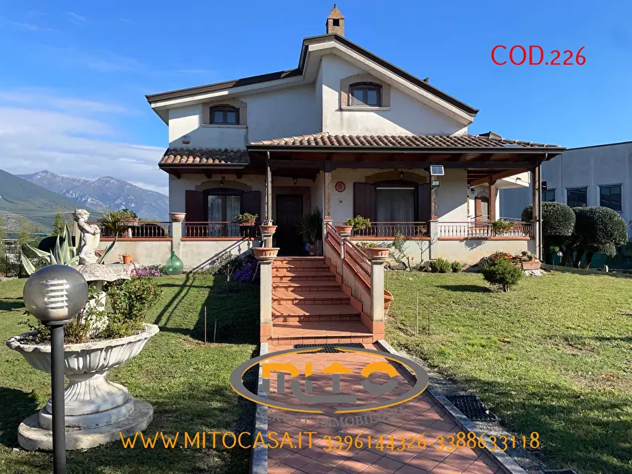 Immagine 1 di Villa in vendita  a Castelvenere