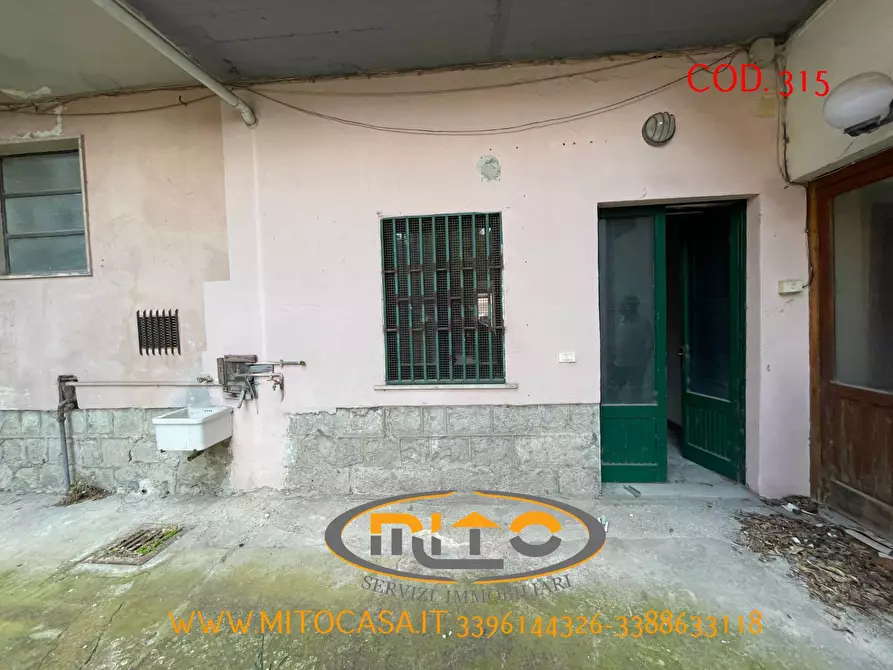 Immagine 3 di Locale commerciale in vendita  in TELESE TERME VIA ROMA 144 a Castelvenere