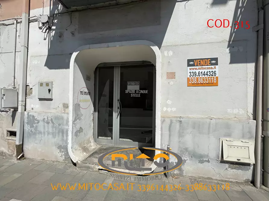 Immagine 18 di Locale commerciale in vendita  in TELESE TERME VIA ROMA 144 a Castelvenere