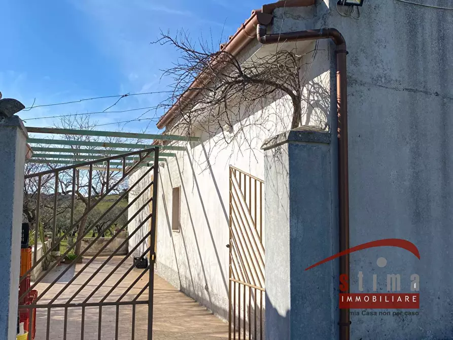 Immagine 10 di Rustico / casale in vendita  a Cassaro