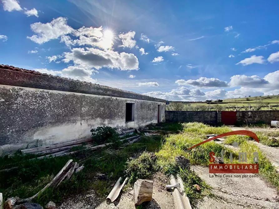 Immagine 21 di Rustico / casale in vendita  a Cassaro