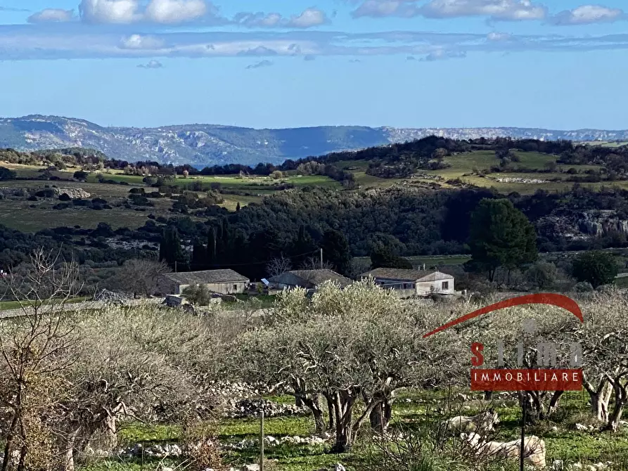 Immagine 33 di Rustico / casale in vendita  a Cassaro