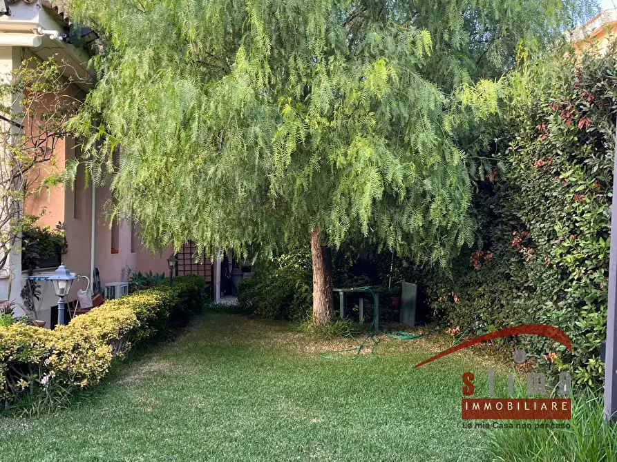Immagine 10 di Villa in vendita  in Traversa Sinerchia a Siracusa