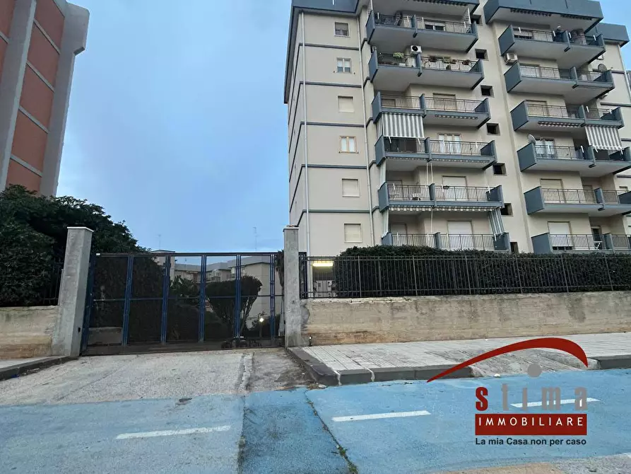 Immagine 2 di Magazzino in vendita  in via barresi 9 a Siracusa