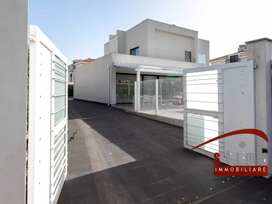 Immagine 30 di Villa in vendita  a Siracusa