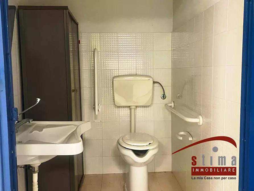 Immagine 9 di Locale commerciale in affitto  in via polibio 75 a Siracusa