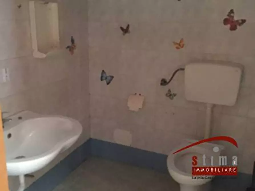 Immagine 2 di Locale commerciale in vendita  in viale teocrito 28 a Siracusa