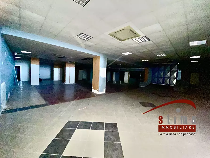 Immagine 2 di Locale commerciale in affitto  in via Basento 20 a Siracusa