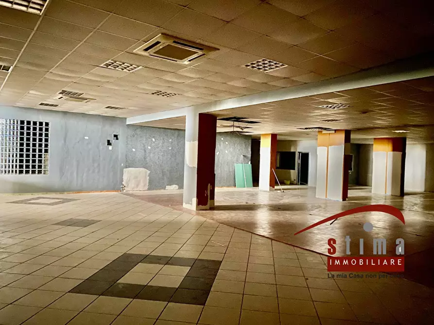 Immagine 7 di Locale commerciale in affitto  in via Basento 20 a Siracusa