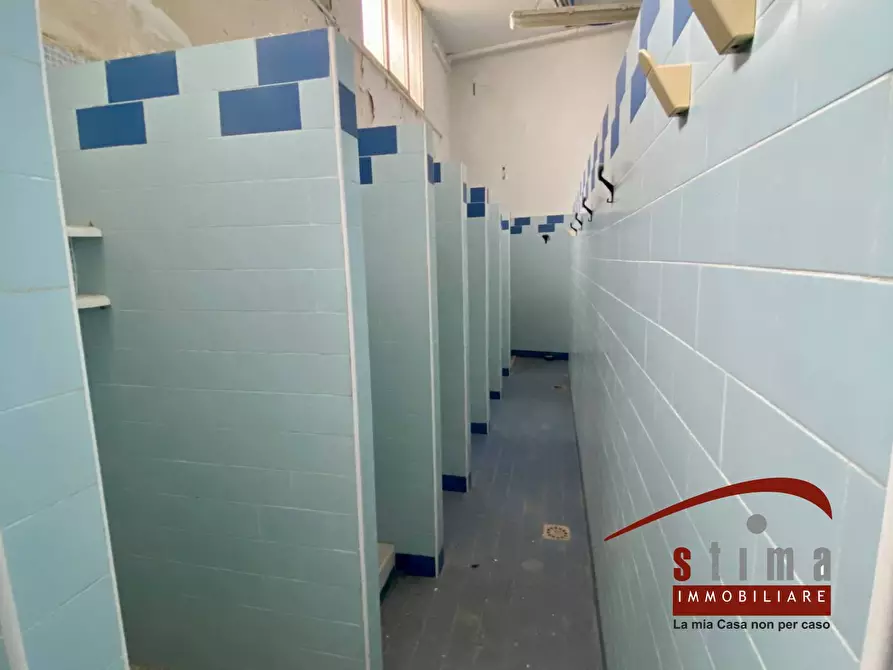 Immagine 9 di Locale commerciale in affitto  in via Basento 20 a Siracusa