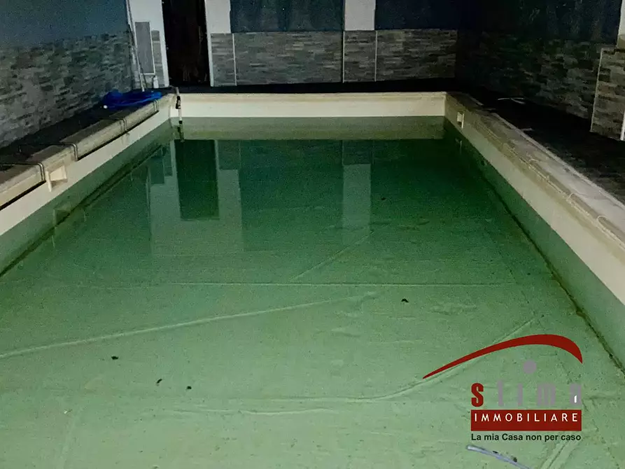 Immagine 10 di Locale commerciale in affitto  in via Basento 20 a Siracusa