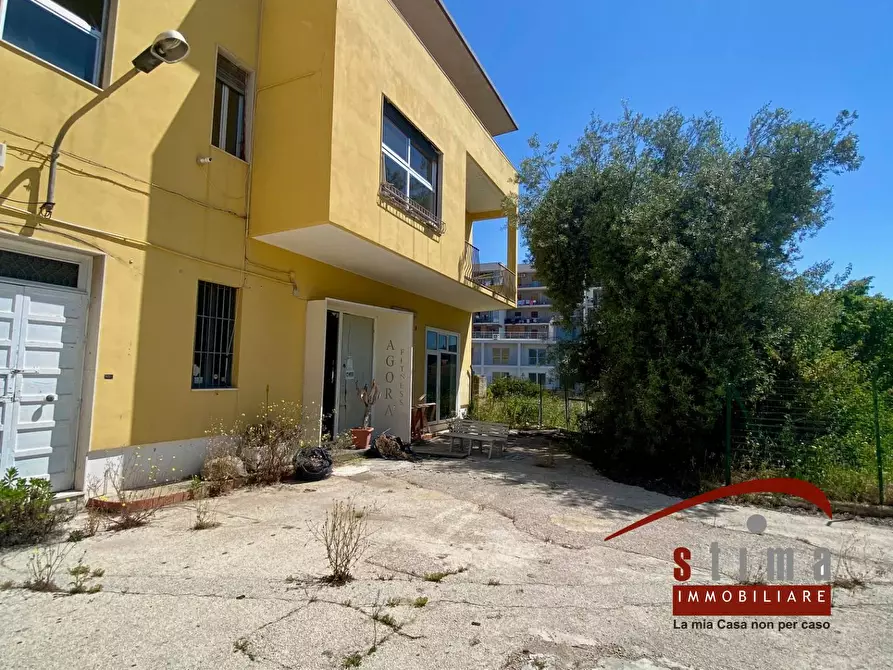 Immagine 14 di Villa in vendita  in via avola 20 a Siracusa