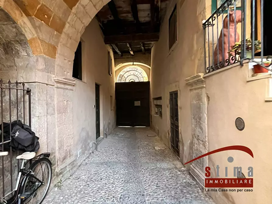 Immagine 23 di Appartamento in vendita  in via Del Teatro 4 a Siracusa