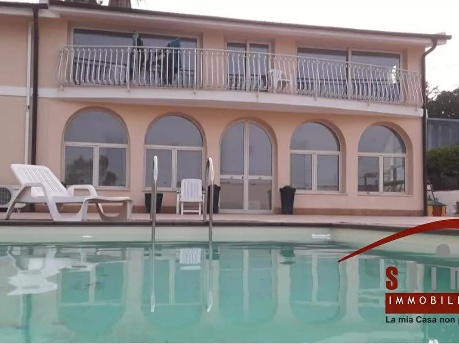 Immagine 2 di Villa in vendita  in via maddalena s.n a Siracusa