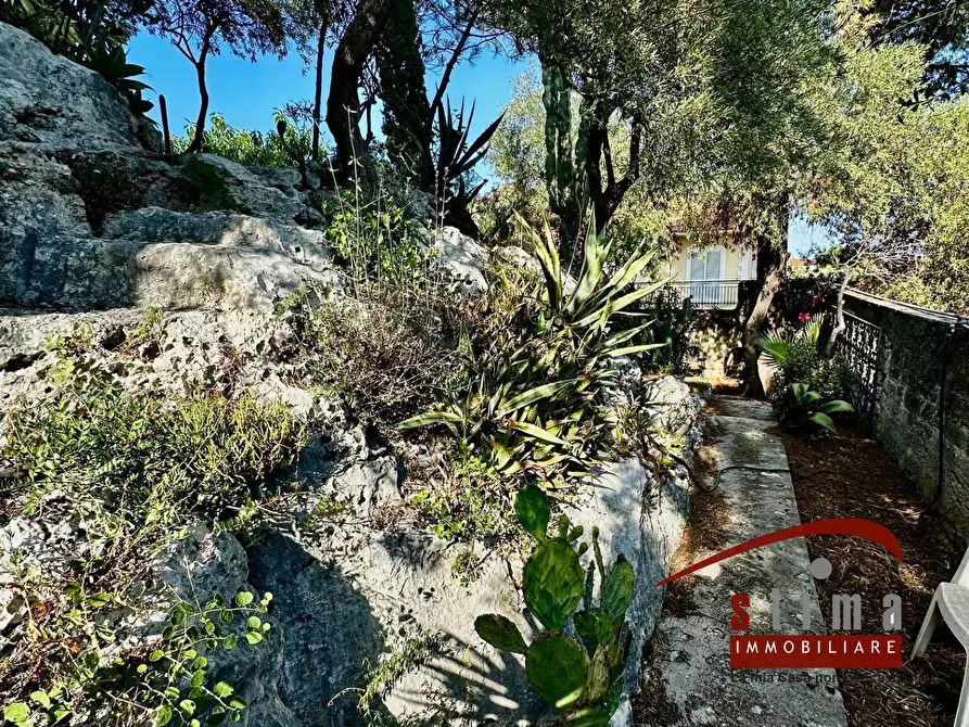 Immagine 10 di Villa in vendita  in via ovidio 14 a Siracusa