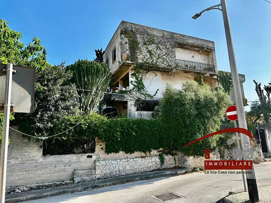 Immagine 1 di Villa in vendita  in via ovidio 14 a Siracusa