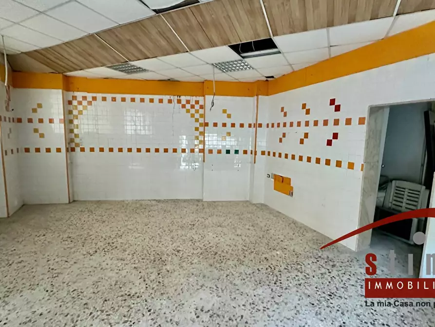 Immagine 2 di Locale commerciale in vendita  in corso Umberto 139 a Siracusa
