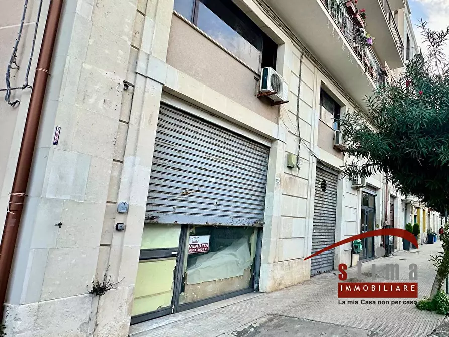 Immagine 5 di Locale commerciale in vendita  in corso Umberto 139 a Siracusa