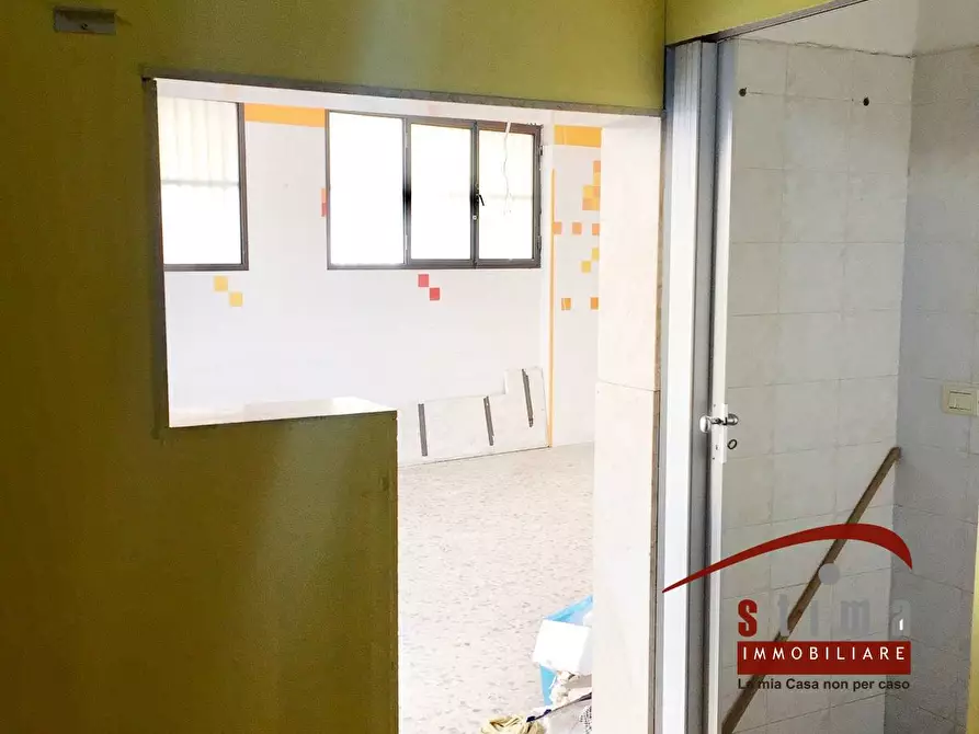 Immagine 3 di Locale commerciale in vendita  in corso Umberto 139 a Siracusa