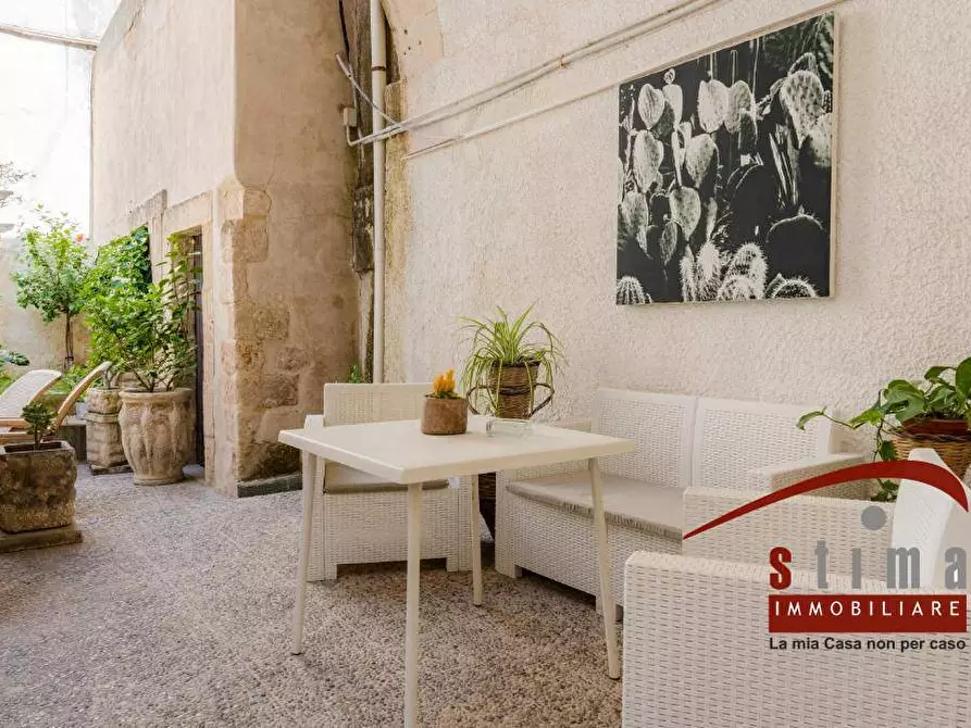 Immagine 4 di Palazzo in vendita  in via san pietro 26 a Siracusa