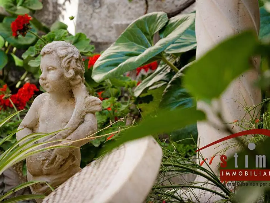Immagine 6 di Palazzo in vendita  in via san pietro 26 a Siracusa