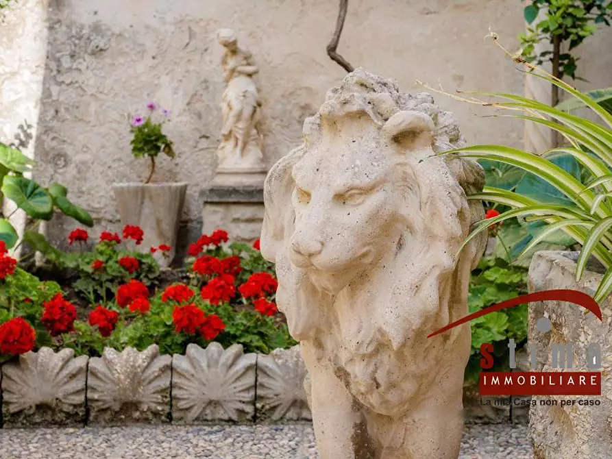 Immagine 7 di Palazzo in vendita  in via san pietro 26 a Siracusa