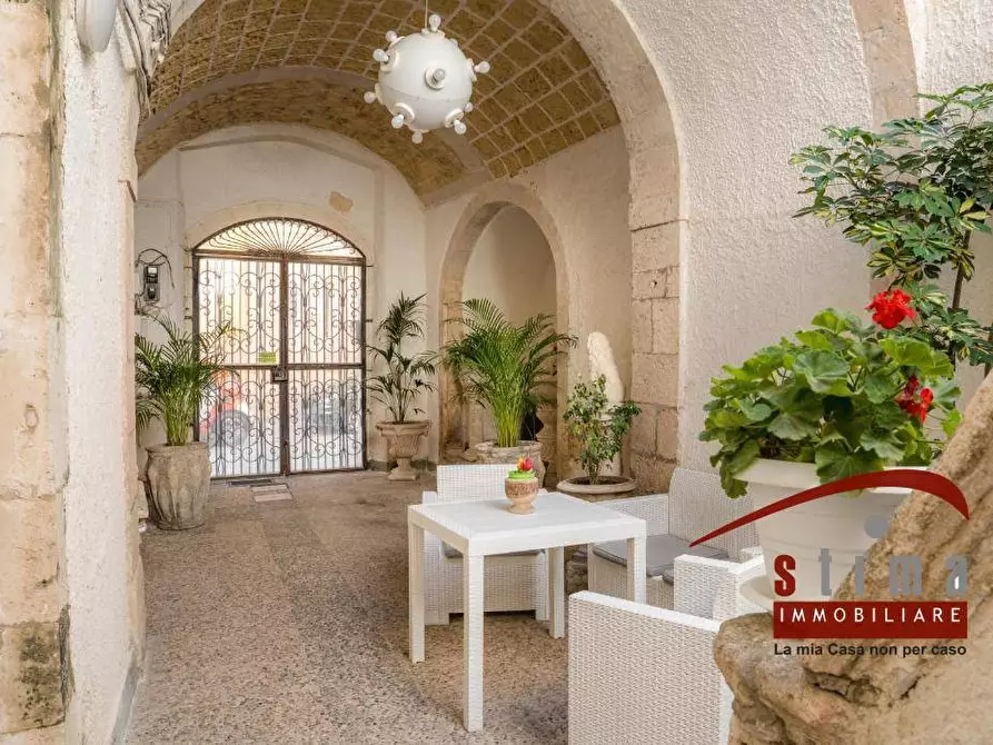 Immagine 14 di Palazzo in vendita  in via san pietro 26 a Siracusa