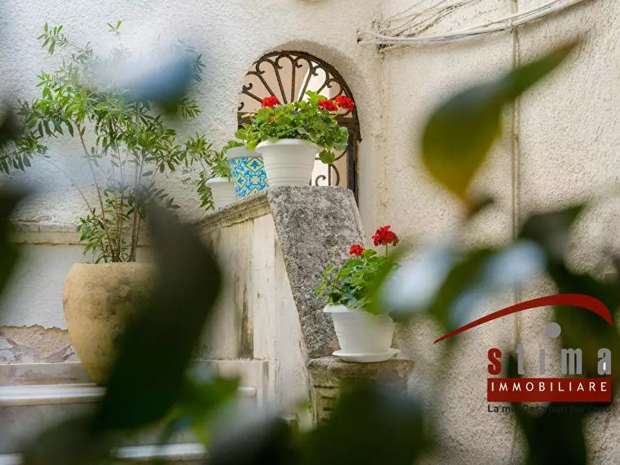 Immagine 15 di Palazzo in vendita  in via san pietro 26 a Siracusa