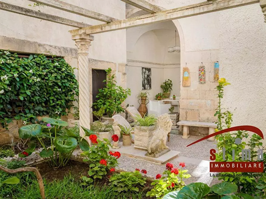 Immagine 19 di Palazzo in vendita  in via san pietro 26 a Siracusa