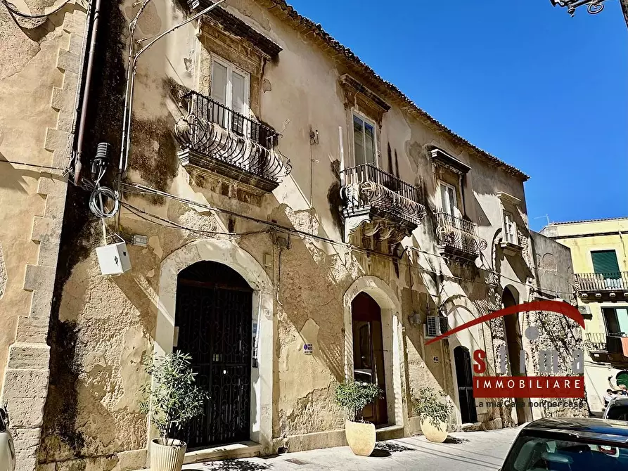 Immagine 20 di Palazzo in vendita  in via san pietro 26 a Siracusa