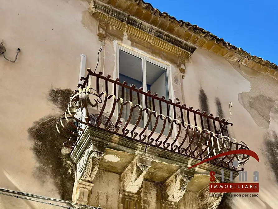 Immagine 21 di Palazzo in vendita  in via san pietro 26 a Siracusa