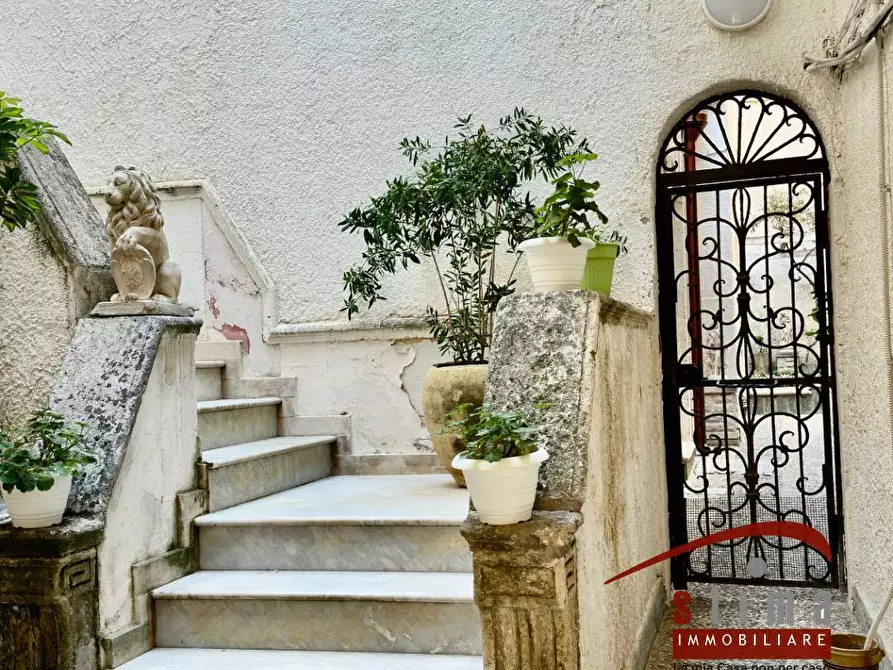 Immagine 22 di Palazzo in vendita  in via san pietro 26 a Siracusa