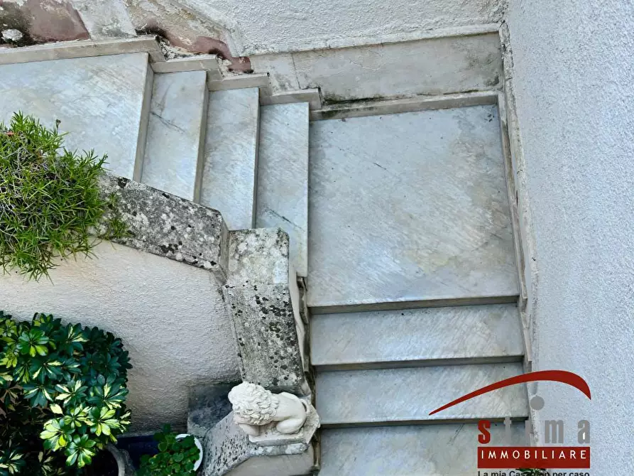 Immagine 26 di Palazzo in vendita  in via san pietro 26 a Siracusa