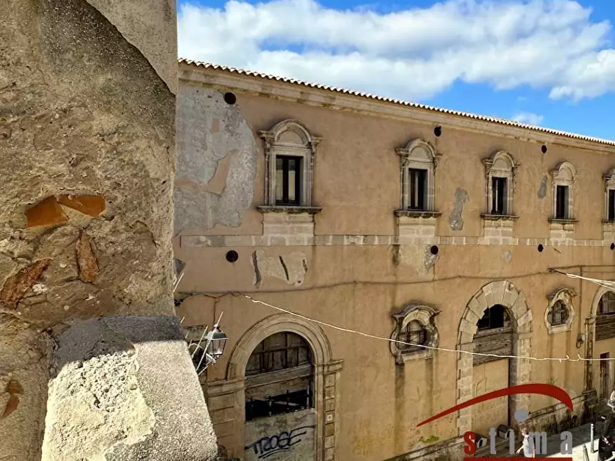 Immagine 28 di Palazzo in vendita  in via san pietro 26 a Siracusa